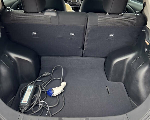 Серый Ниссан Лиф, объемом двигателя 0 л и пробегом 105 тыс. км за 11900 $, фото 17 на Automoto.ua