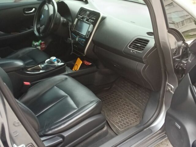 Серый Ниссан Лиф, объемом двигателя 0 л и пробегом 173 тыс. км за 5800 $, фото 7 на Automoto.ua