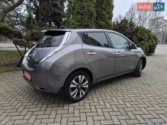 Сірий Ніссан Ліф, об'ємом двигуна 0 л та пробігом 102 тис. км за 7400 $, фото 1 на Automoto.ua