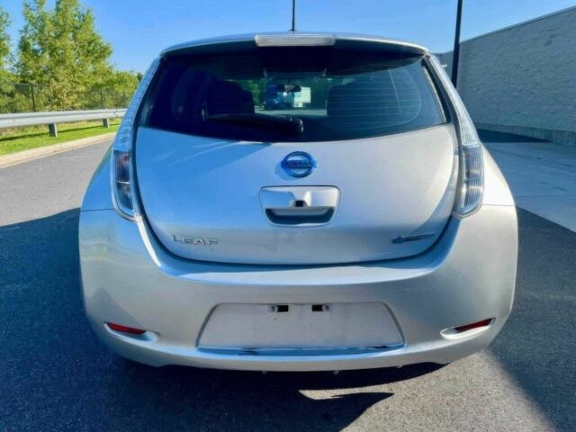 Серый Ниссан Лиф, объемом двигателя 0 л и пробегом 79 тыс. км за 4700 $, фото 4 на Automoto.ua