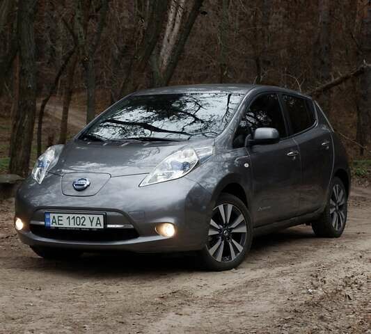 Серый Ниссан Лиф, объемом двигателя 0 л и пробегом 151 тыс. км за 7300 $, фото 15 на Automoto.ua