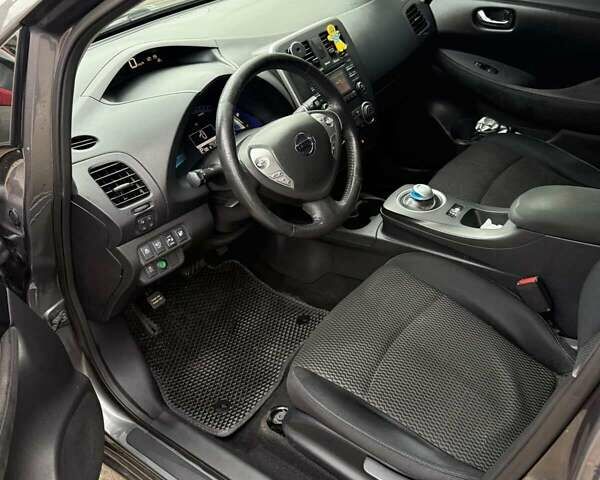 Серый Ниссан Лиф, объемом двигателя 0 л и пробегом 162 тыс. км за 7000 $, фото 3 на Automoto.ua