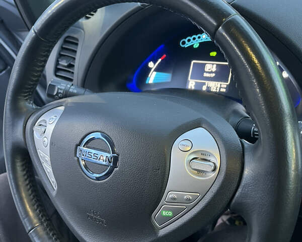 Серый Ниссан Лиф, объемом двигателя 0 л и пробегом 118 тыс. км за 7500 $, фото 9 на Automoto.ua