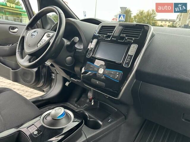 Серый Ниссан Лиф, объемом двигателя 0 л и пробегом 126 тыс. км за 7450 $, фото 17 на Automoto.ua