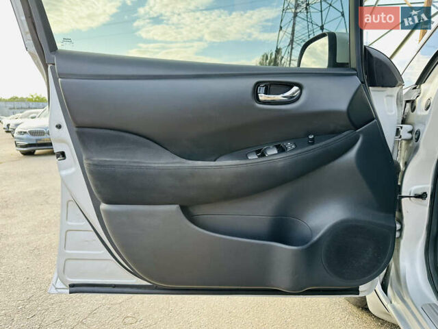 Серый Ниссан Лиф, объемом двигателя 0 л и пробегом 67 тыс. км за 8500 $, фото 14 на Automoto.ua