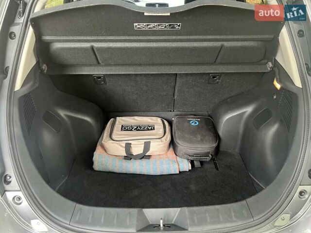 Серый Ниссан Лиф, объемом двигателя 0 л и пробегом 130 тыс. км за 9000 $, фото 19 на Automoto.ua