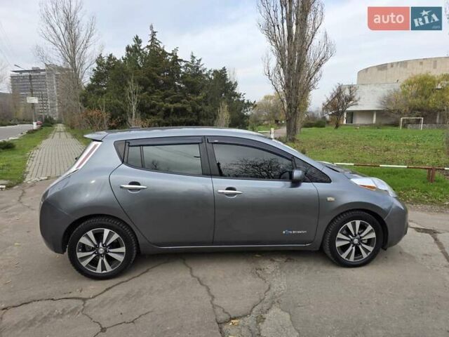 Серый Ниссан Лиф, объемом двигателя 0 л и пробегом 115 тыс. км за 8000 $, фото 6 на Automoto.ua