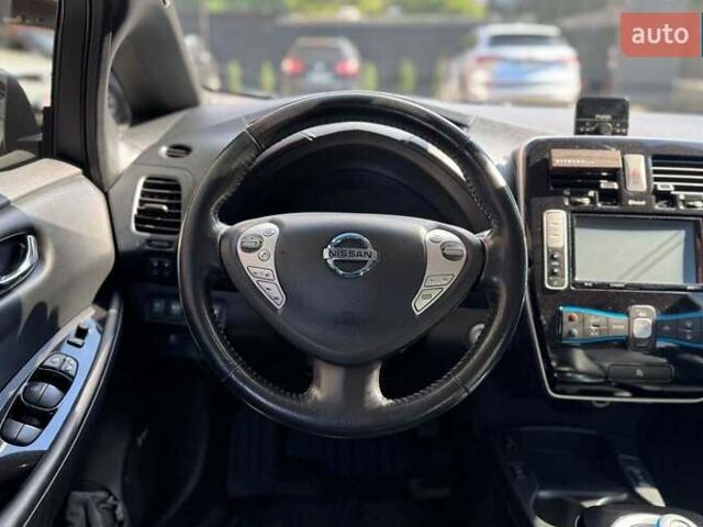 Серый Ниссан Лиф, объемом двигателя 0 л и пробегом 166 тыс. км за 12800 $, фото 11 на Automoto.ua