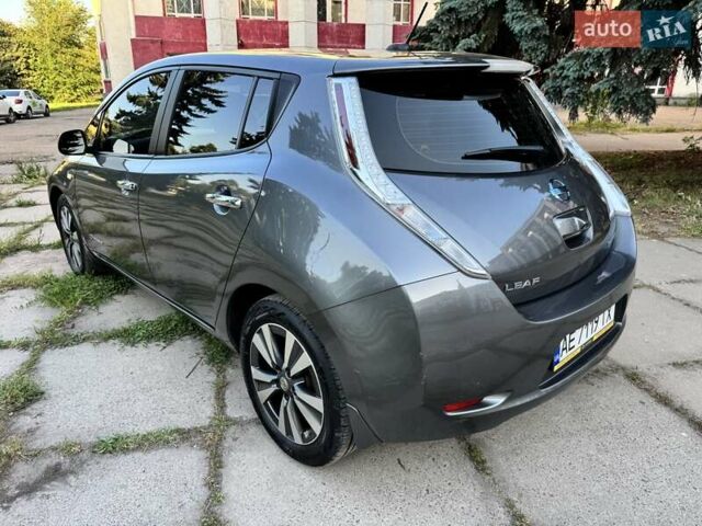 Серый Ниссан Лиф, объемом двигателя 0 л и пробегом 187 тыс. км за 7500 $, фото 6 на Automoto.ua