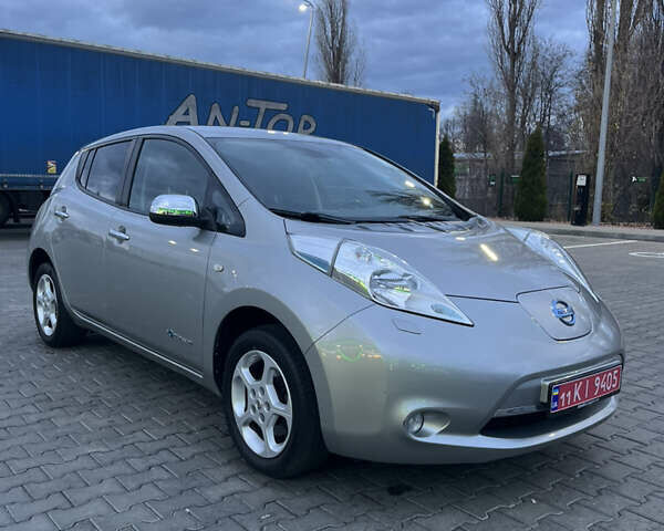 Серый Ниссан Лиф, объемом двигателя 0 л и пробегом 118 тыс. км за 7500 $, фото 1 на Automoto.ua