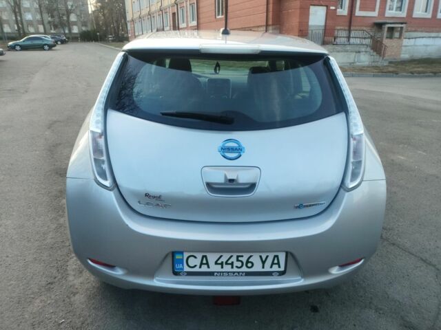 Серый Ниссан Лиф, объемом двигателя 0 л и пробегом 140 тыс. км за 7499 $, фото 5 на Automoto.ua