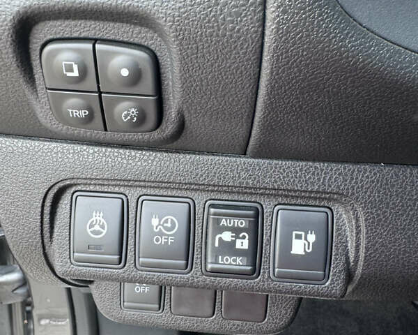 Серый Ниссан Лиф, объемом двигателя 0 л и пробегом 117 тыс. км за 6500 $, фото 11 на Automoto.ua