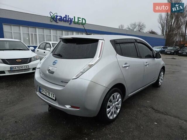 Серый Ниссан Лиф, объемом двигателя 0 л и пробегом 103 тыс. км за 6999 $, фото 3 на Automoto.ua