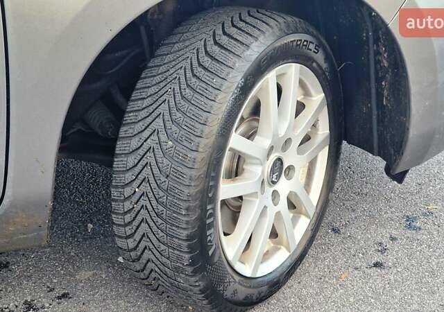 Серый Ниссан Лиф, объемом двигателя 0 л и пробегом 137 тыс. км за 7000 $, фото 19 на Automoto.ua