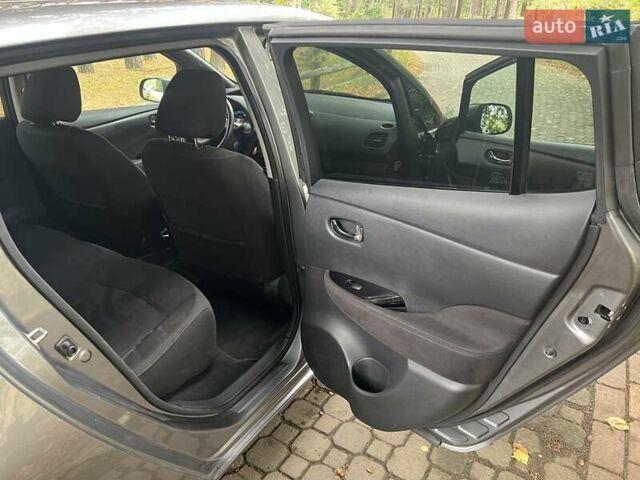 Серый Ниссан Лиф, объемом двигателя 0 л и пробегом 130 тыс. км за 9000 $, фото 7 на Automoto.ua