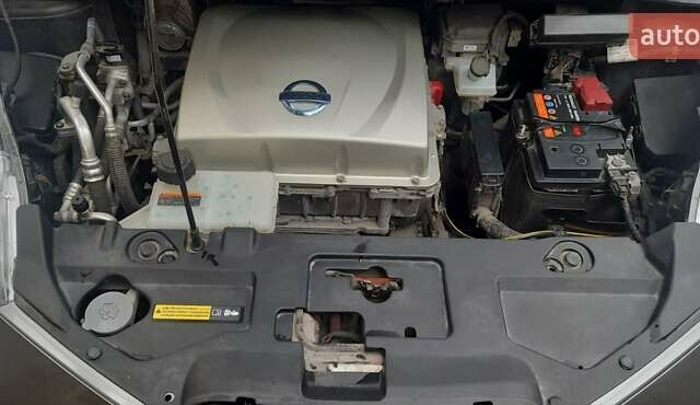 Сірий Ніссан Ліф, об'ємом двигуна 0 л та пробігом 93 тис. км за 8400 $, фото 29 на Automoto.ua