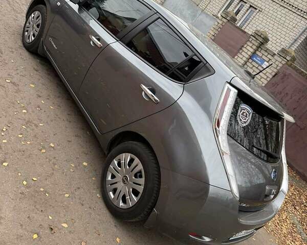 Серый Ниссан Лиф, объемом двигателя 0 л и пробегом 162 тыс. км за 7000 $, фото 1 на Automoto.ua