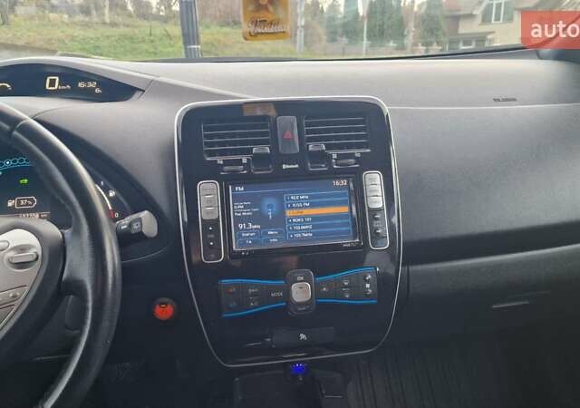 Серый Ниссан Лиф, объемом двигателя 0 л и пробегом 137 тыс. км за 7000 $, фото 18 на Automoto.ua