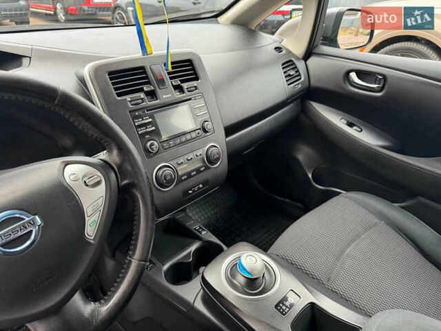Серый Ниссан Лиф, объемом двигателя 0 л и пробегом 210 тыс. км за 12500 $, фото 19 на Automoto.ua