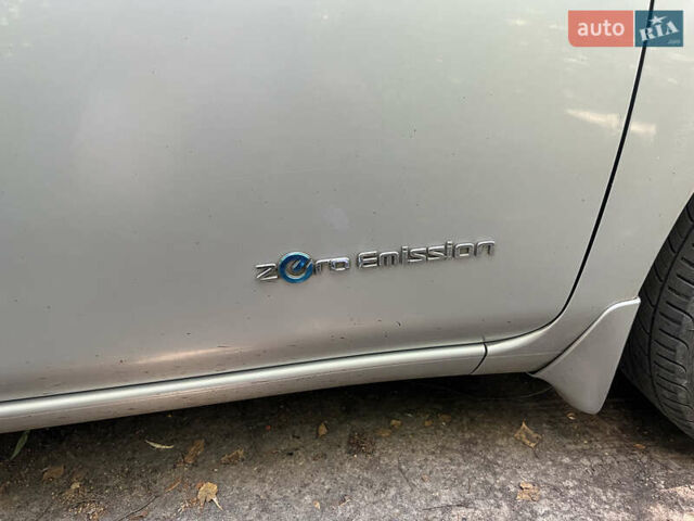 Сірий Ніссан Ліф, об'ємом двигуна 0 л та пробігом 101 тис. км за 6950 $, фото 8 на Automoto.ua