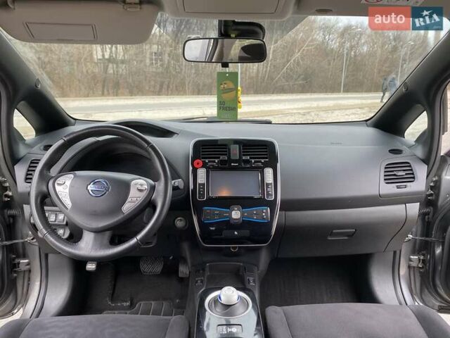 Серый Ниссан Лиф, объемом двигателя 0 л и пробегом 151 тыс. км за 5900 $, фото 19 на Automoto.ua