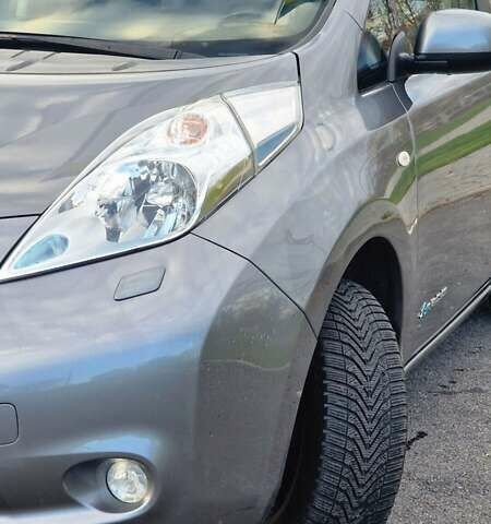 Серый Ниссан Лиф, объемом двигателя 0 л и пробегом 137 тыс. км за 7000 $, фото 1 на Automoto.ua