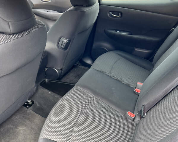 Серый Ниссан Лиф, объемом двигателя 0 л и пробегом 105 тыс. км за 11900 $, фото 21 на Automoto.ua