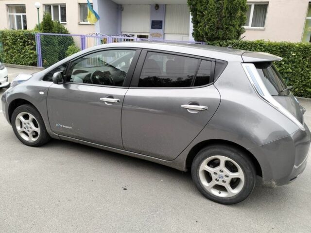 Серый Ниссан Лиф, объемом двигателя 0 л и пробегом 133 тыс. км за 8400 $, фото 1 на Automoto.ua