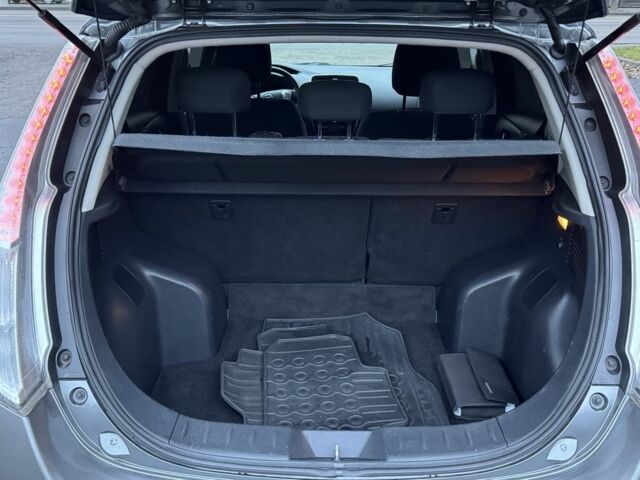 Серый Ниссан Лиф, объемом двигателя 0 л и пробегом 94 тыс. км за 8200 $, фото 11 на Automoto.ua