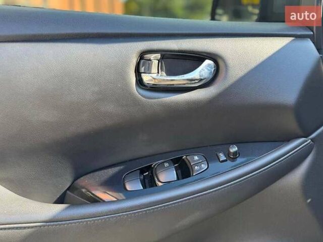 Серый Ниссан Лиф, объемом двигателя 0 л и пробегом 166 тыс. км за 12800 $, фото 6 на Automoto.ua