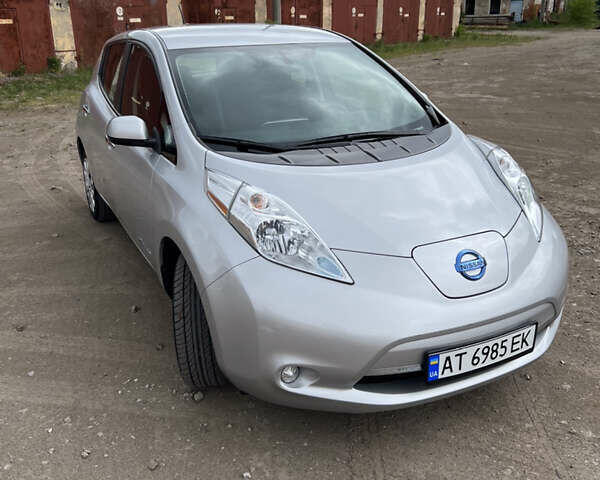 Серый Ниссан Лиф, объемом двигателя 0 л и пробегом 105 тыс. км за 11900 $, фото 4 на Automoto.ua