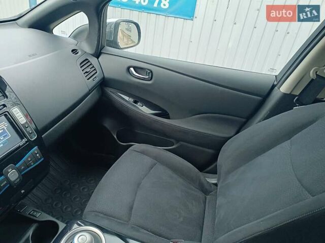 Серый Ниссан Лиф, объемом двигателя 0 л и пробегом 100 тыс. км за 6450 $, фото 29 на Automoto.ua