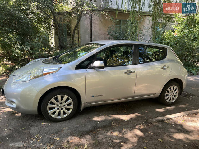 Сірий Ніссан Ліф, об'ємом двигуна 0 л та пробігом 101 тис. км за 6950 $, фото 1 на Automoto.ua