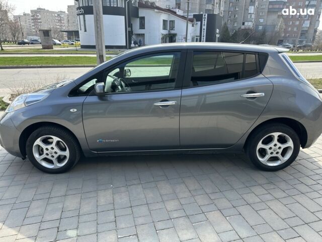 Сірий Ніссан Ліф, об'ємом двигуна 0 л та пробігом 76 тис. км за 8000 $, фото 1 на Automoto.ua