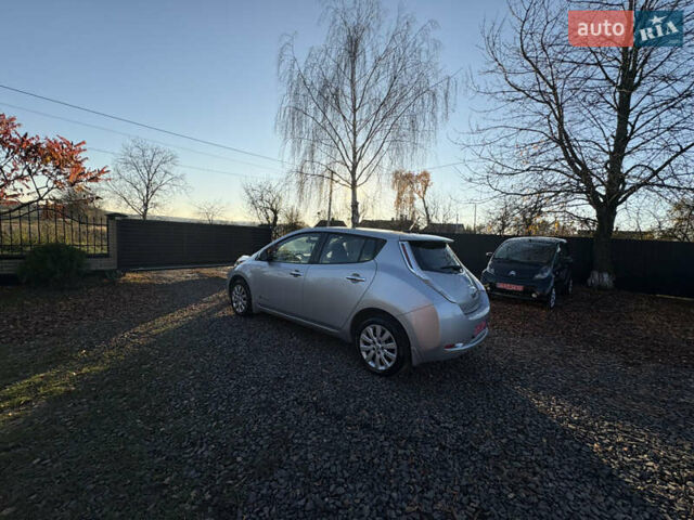 Серый Ниссан Лиф, объемом двигателя 0 л и пробегом 128 тыс. км за 6500 $, фото 15 на Automoto.ua