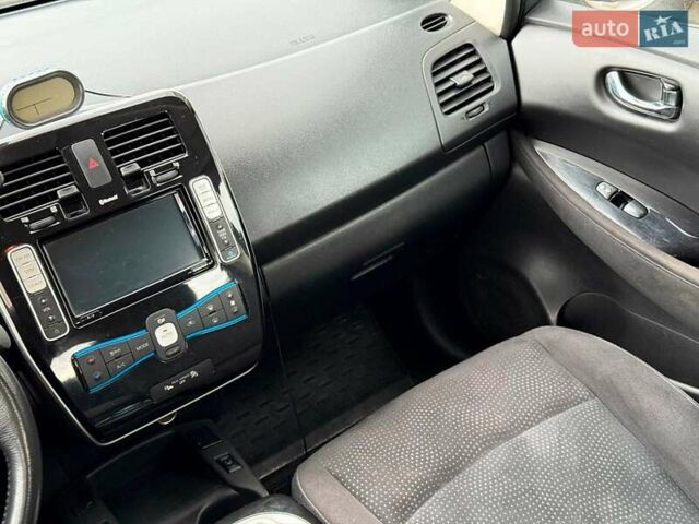 Серый Ниссан Лиф, объемом двигателя 0 л и пробегом 112 тыс. км за 8390 $, фото 16 на Automoto.ua