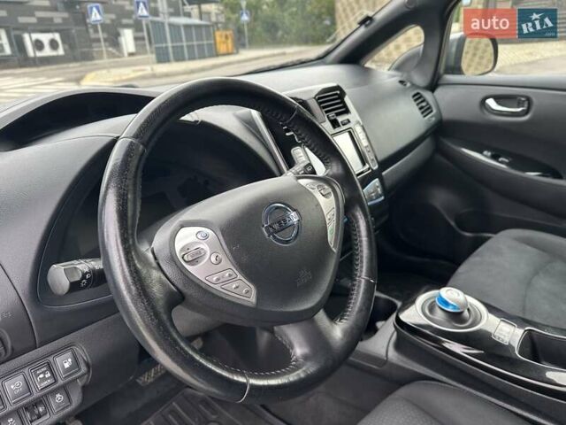 Серый Ниссан Лиф, объемом двигателя 0 л и пробегом 126 тыс. км за 7450 $, фото 15 на Automoto.ua