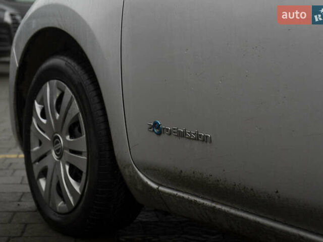 Сірий Ніссан Ліф, об'ємом двигуна 0 л та пробігом 173 тис. км за 6000 $, фото 4 на Automoto.ua