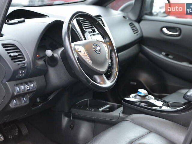 Серый Ниссан Лиф, объемом двигателя 0 л и пробегом 127 тыс. км за 6999 $, фото 16 на Automoto.ua