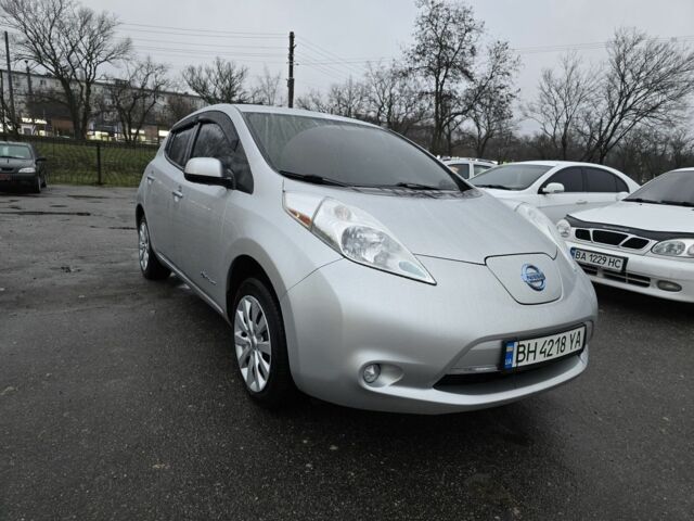 Серый Ниссан Лиф, объемом двигателя 0 л и пробегом 103 тыс. км за 6999 $, фото 2 на Automoto.ua