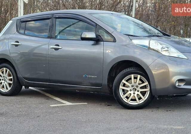 Серый Ниссан Лиф, объемом двигателя 0 л и пробегом 137 тыс. км за 7000 $, фото 5 на Automoto.ua