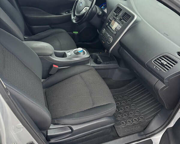 Серый Ниссан Лиф, объемом двигателя 0 л и пробегом 185 тыс. км за 7200 $, фото 10 на Automoto.ua