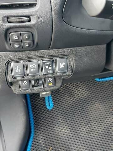 Серый Ниссан Лиф, объемом двигателя 0 л и пробегом 127 тыс. км за 8000 $, фото 6 на Automoto.ua