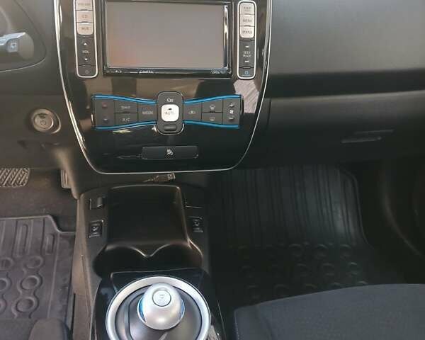 Серый Ниссан Лиф, объемом двигателя 0 л и пробегом 119 тыс. км за 7100 $, фото 18 на Automoto.ua