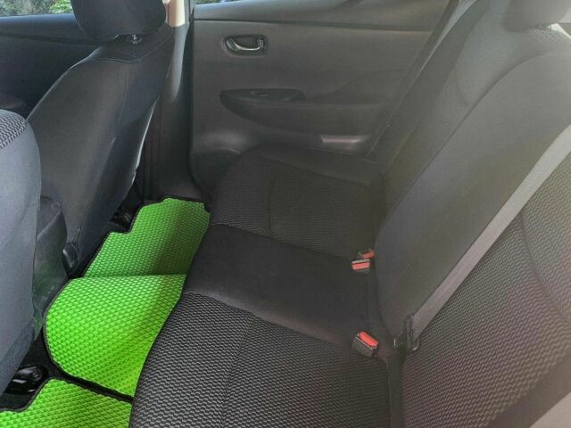 Серый Ниссан Лиф, объемом двигателя 0 л и пробегом 140 тыс. км за 6010 $, фото 4 на Automoto.ua