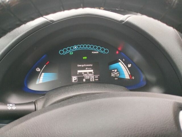 Серый Ниссан Лиф, объемом двигателя 0 л и пробегом 133 тыс. км за 8400 $, фото 6 на Automoto.ua