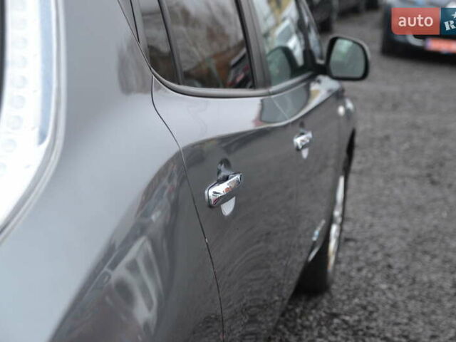 Серый Ниссан Лиф, объемом двигателя 0 л и пробегом 127 тыс. км за 6999 $, фото 15 на Automoto.ua