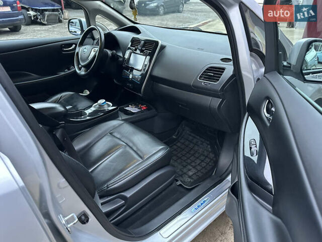 Серый Ниссан Лиф, объемом двигателя 0 л и пробегом 130 тыс. км за 5400 $, фото 15 на Automoto.ua