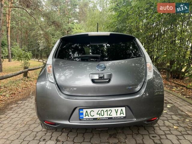 Серый Ниссан Лиф, объемом двигателя 0 л и пробегом 130 тыс. км за 9000 $, фото 4 на Automoto.ua