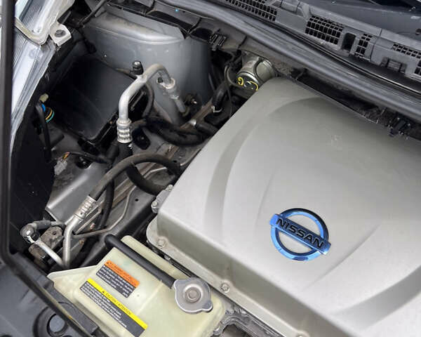 Серый Ниссан Лиф, объемом двигателя 0 л и пробегом 105 тыс. км за 11900 $, фото 10 на Automoto.ua